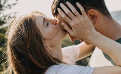 Cinco formas para hacer que un hombre se sienta querido y amado